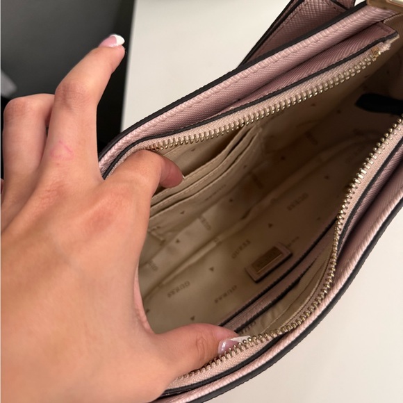 Women Guess Noelle saffiano shoulder bag - Picture 4 of 4